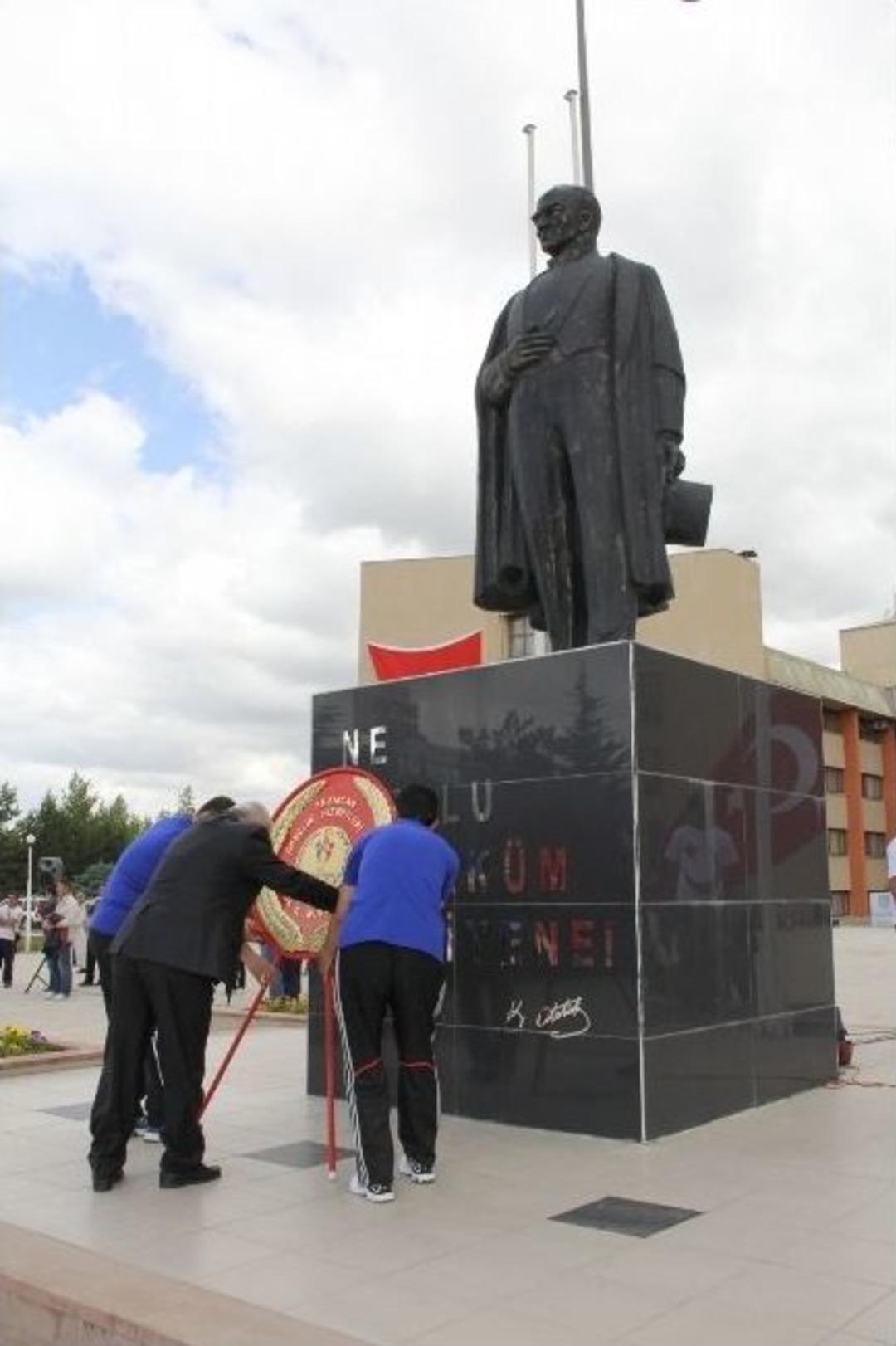 Erzincan&rsquo;da Gen&ccedil;lik Ve Spor Bayramı Kutlamaları