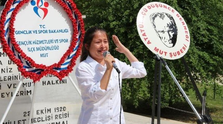 İstiklal Marşını Okurken G&ouml;zyaşlarına Boğuldu