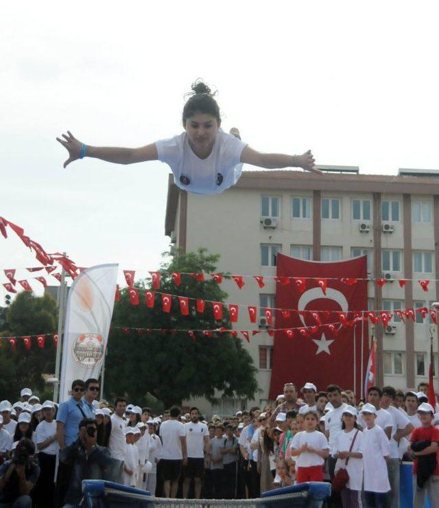 Manisa'da, Gençlik Ve Spor Bayramı Coşkuyla Kutlandı