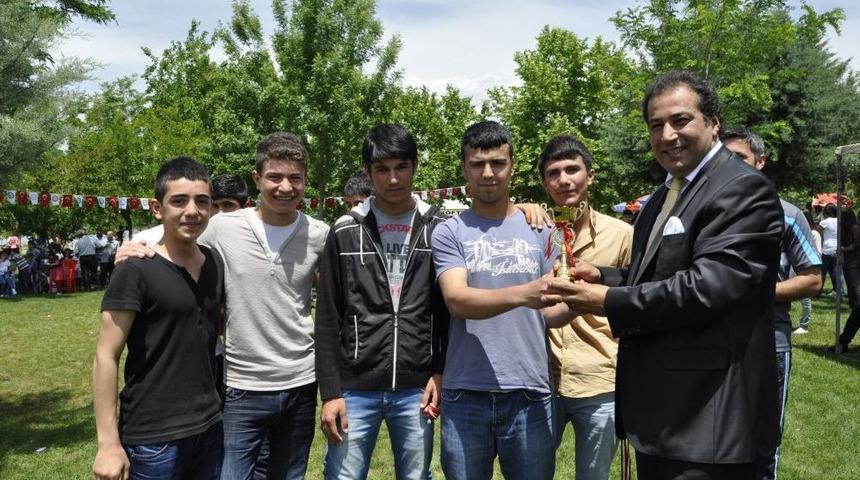 19 Mayıs Atat&uuml;rk'&uuml; Anma Gen&ccedil;lik Ve Spor Bayramı, Coşkuyla Kutlanıyor