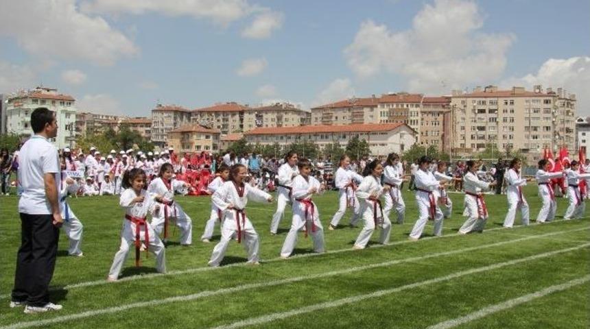 19 Mayıs Atat&uuml;rk&rsquo;&uuml; Anma Gen&ccedil;lik Ve Spor Bayramı Kutlandı