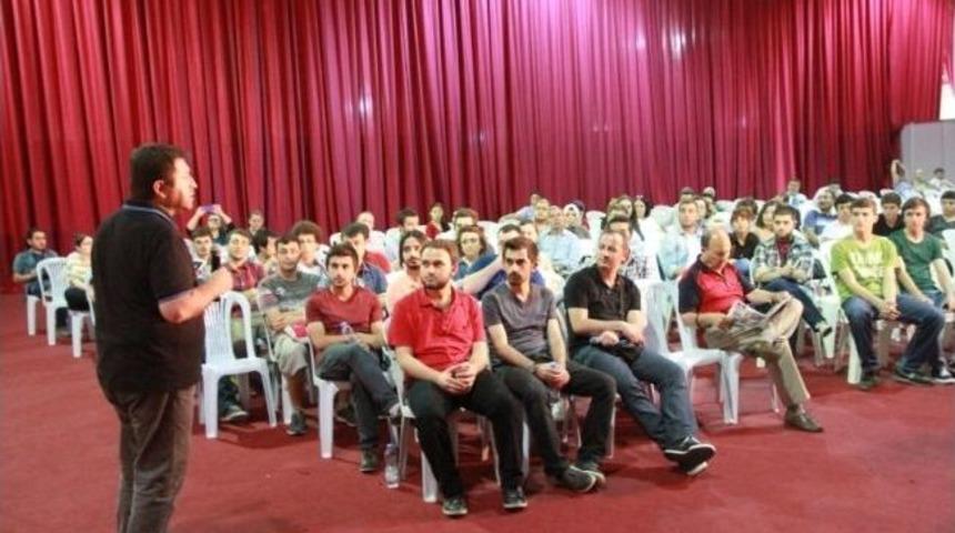 Sosyal Medya Uzmanı Kuzuoğlu Kitap Fuarı'nda Konferans Verdi