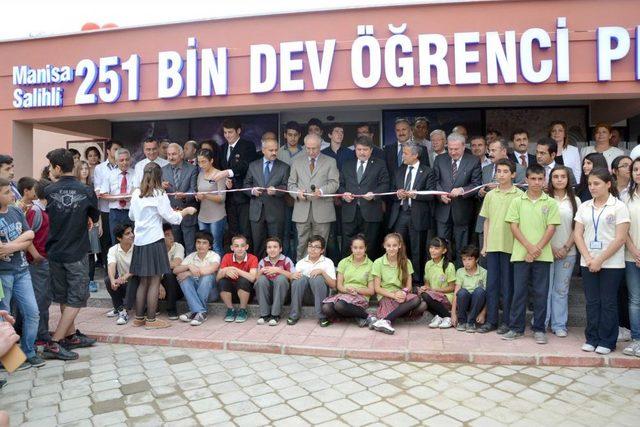 Salihli 251 Bin Dev Öğrenci Planetaryum Ve Gözlemevi Açıldı