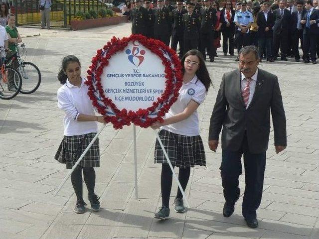 Boz&uuml;y&uuml;k te 19 Mayıs T&ouml;reni 1