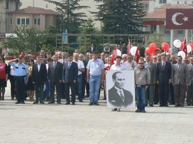 Boz&uuml;y&uuml;k te 19 Mayıs T&ouml;reni 2