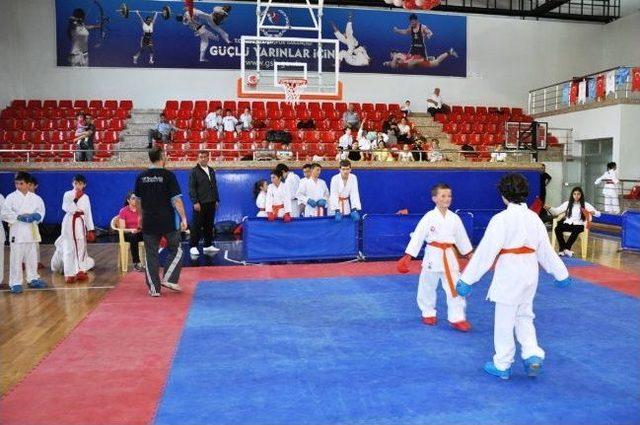 Düzce’de 19 Mayıs Karate Turnuvası Sona Erdi