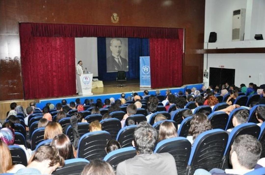 Senai Demirci&rsquo;den Gen&ccedil;liğe Konferans