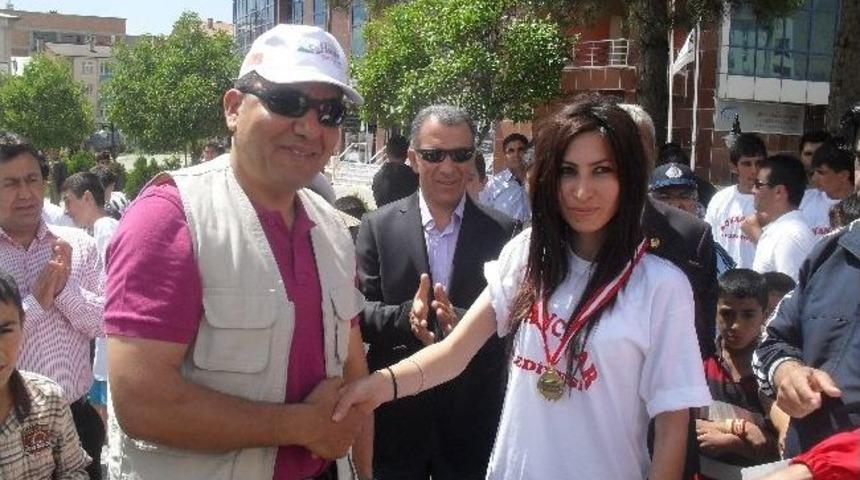 Kovancılar&rsquo;da Bisiklet Yarışması