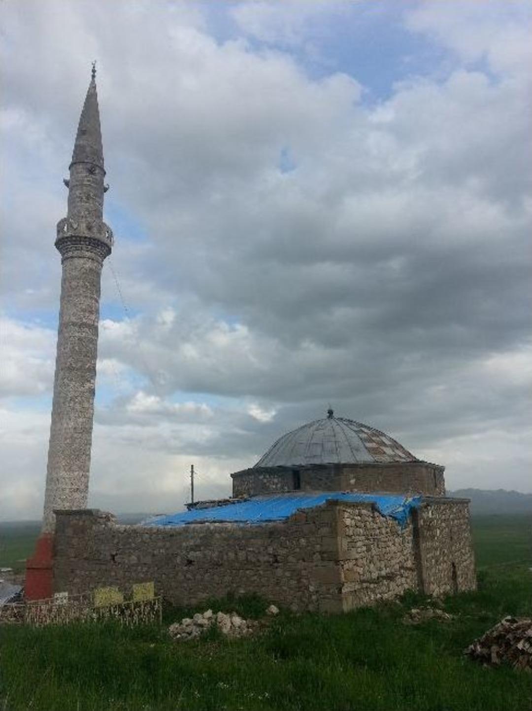 Vali Tekinarslan 318 Yıllık Camide İncelemelerde Bulundu