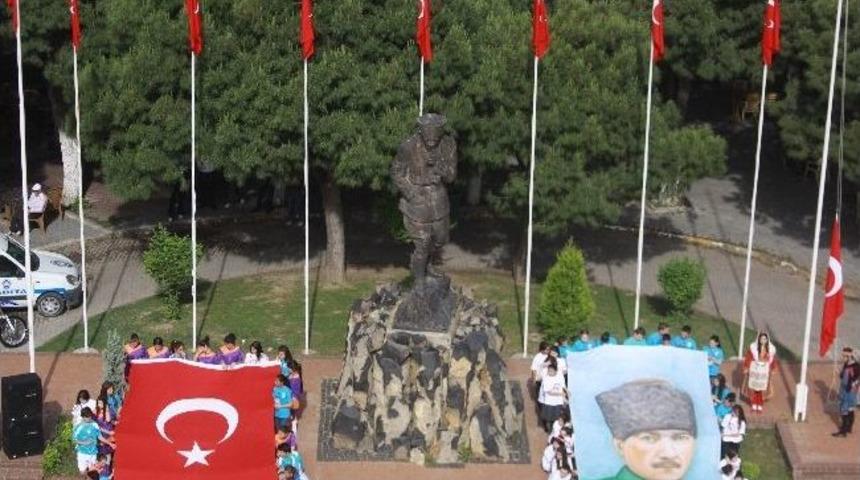 19 Mayıs Coşkuyla Kutlandı