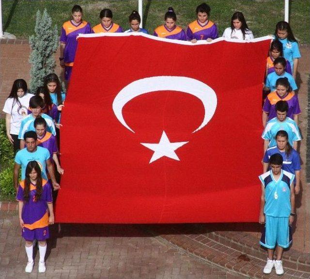 19 Mayıs Coşkuyla Kutlandı