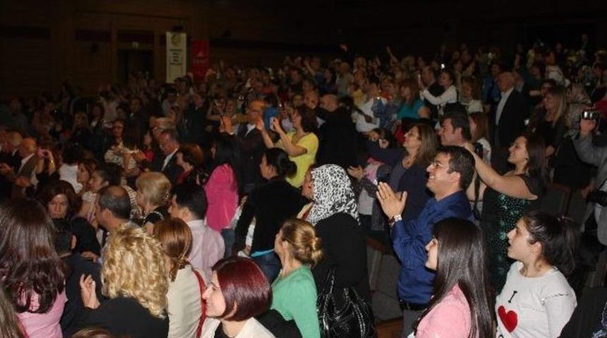 Gaziantep Kolej Vakfı &lsquo;50. Yıl Ateşi Halk Dansları G&ouml;sterisi&rsquo; Sahnelendi
