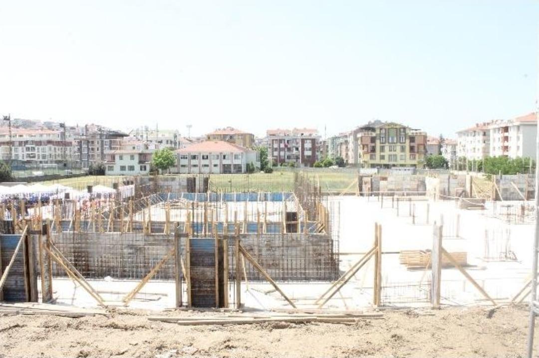 Yalova&rsquo;nın İlk Kapalı Yarı Olimpik Y&uuml;zme Havuzunun Temeli Atıldı