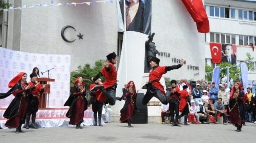 Artvin&rsquo;de 19 Mayıs Atat&uuml;rk&rsquo;&uuml; Anma Gen&ccedil;lik Ve Spor Bayramı Kutlamaları