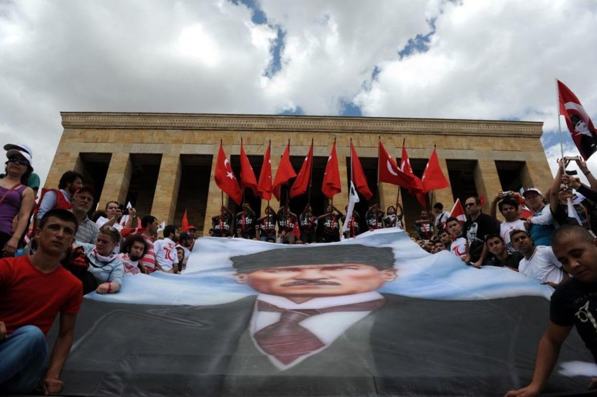 Vatandaşlar, Anıtkabir'e Akın Etti