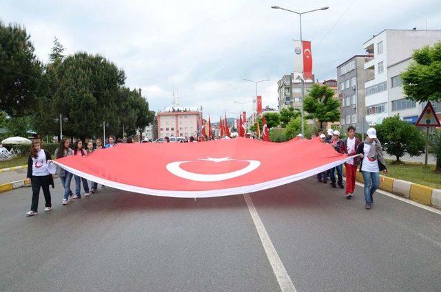 19 Mayıs'ı Yağmur Altında Horon Teperek Kutladılar