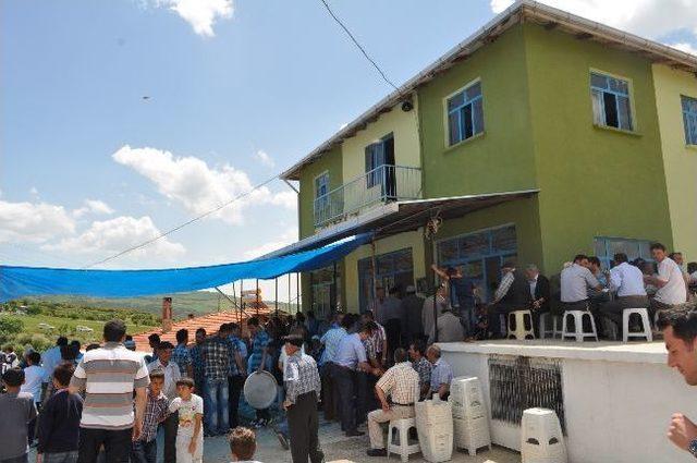 Demirci Örücüler Köyü'nde Hayır Yemeği Düzenlendi