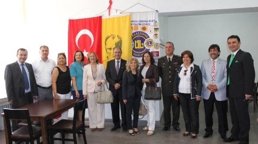 Urla Lions Kul&uuml;b&uuml;&rsquo;nden Anadolu Lisesi&rsquo;ne K&uuml;t&uuml;phane