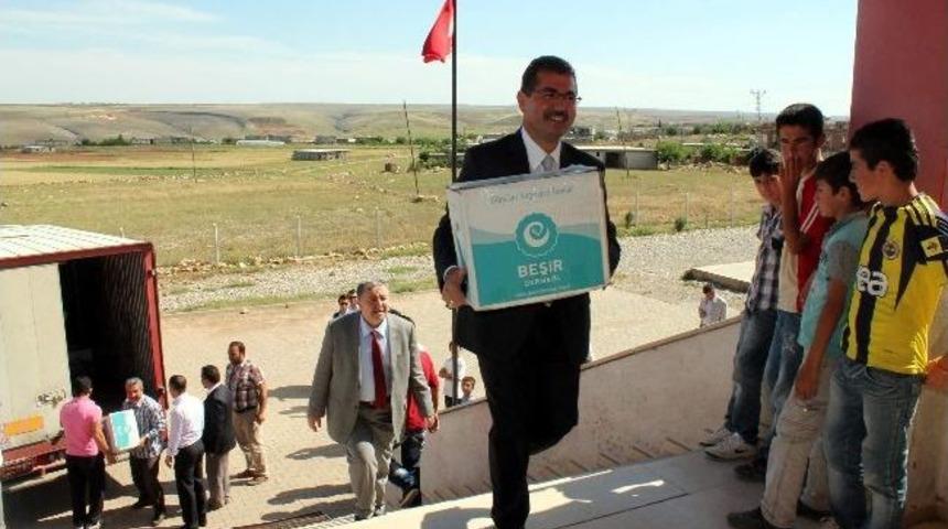 Beşir Derneği'nden K&ouml;y Okuluna Kitap Yardımı