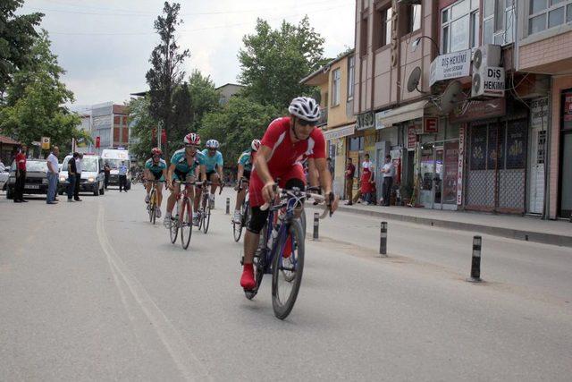 Akyazı'da Bisiklet Turunda Kaza: 2 Yaralı