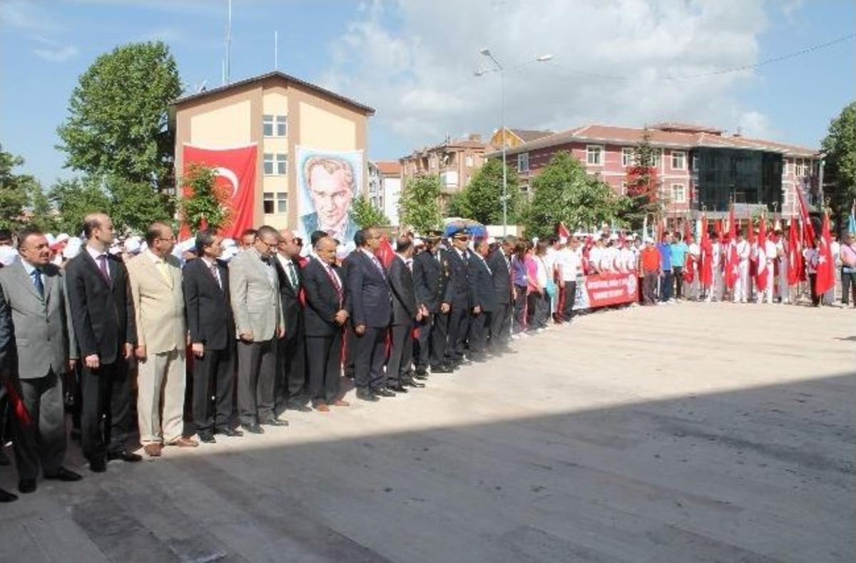 19 Mayıs Kutlamaları G&ouml;sterilerine İlgi