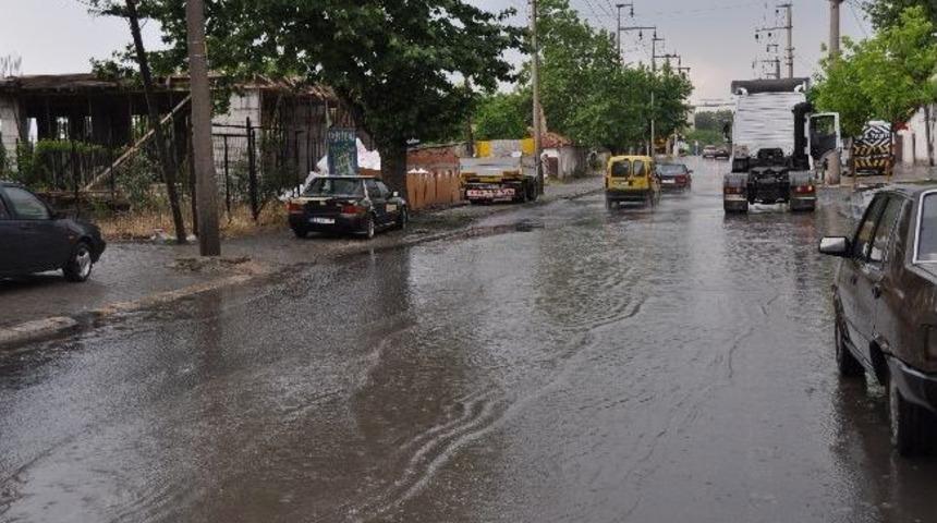 &Ccedil;orlu Sağanak Yağmura Teslim Oldu
