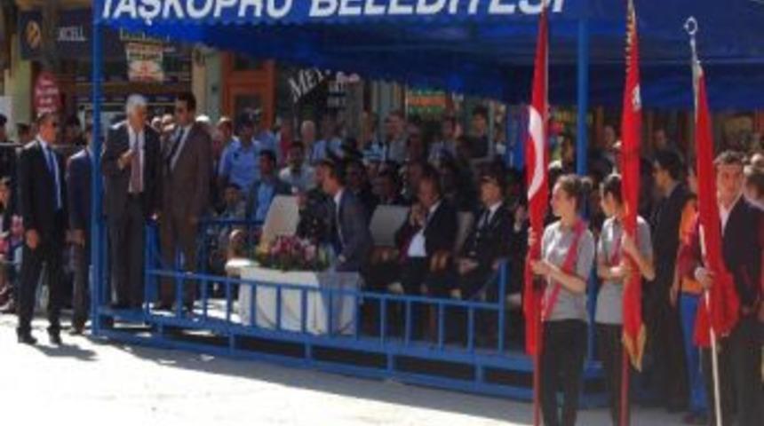 &Ccedil;elenk Koyma Krizi Tartışmaya Neden Oldu