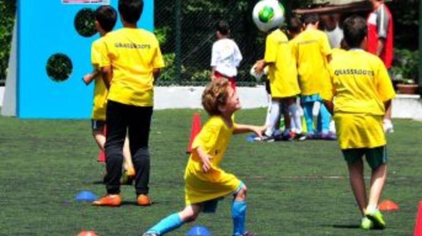 TFF Beylerbeyi Tesisleri'nde &Ccedil;ocuklar Sahaya Indi