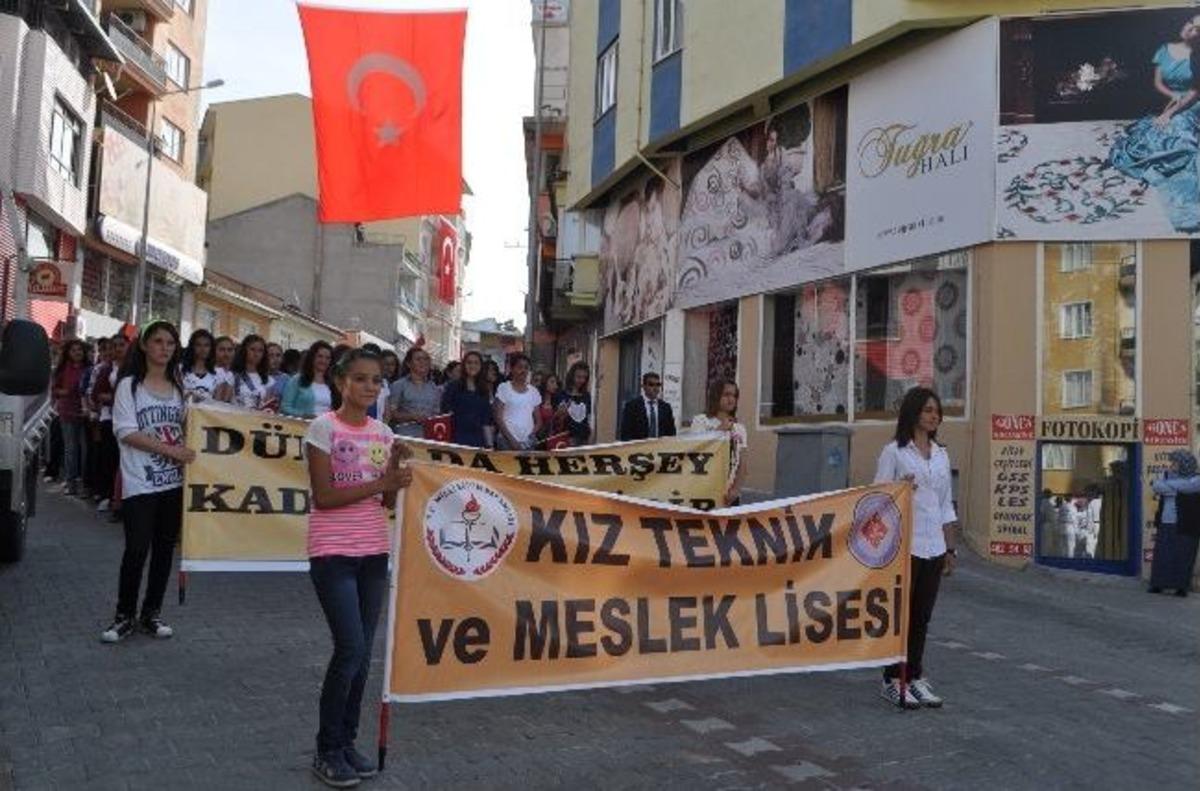 Demirci&rsquo;de 19 Mayıs Kutlamaları