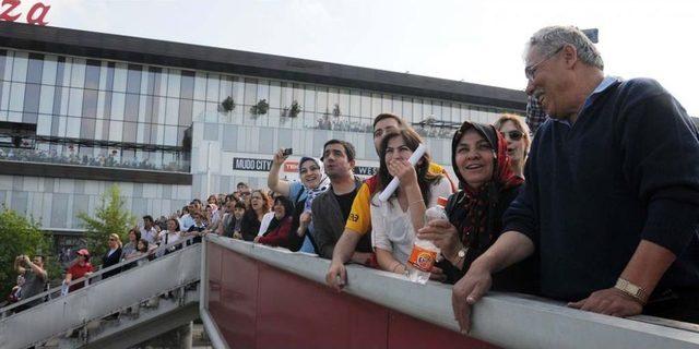 T&uuml;rk Yıldızları nın G&ouml;sterisi Ilgiyle Izlendi 1