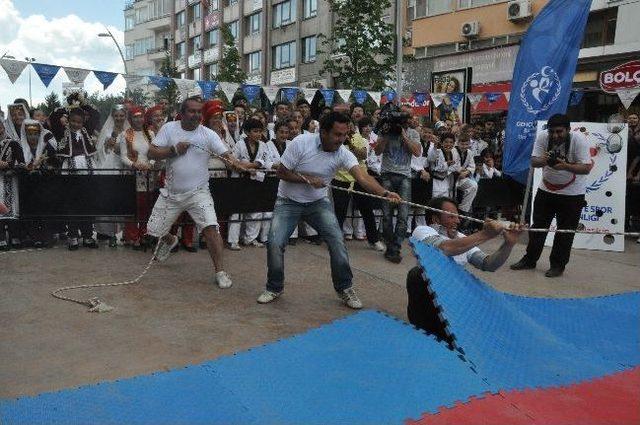 Bolu’da Gençler Bayramı Doyasıya Kutladı