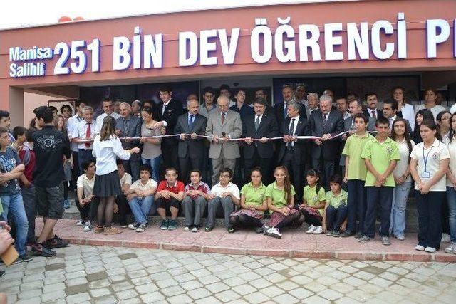 Salihli 251 Bin Dev Öğrenci Planetaryum Ve Gözlemevi Açıldı