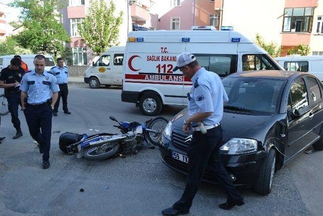 Yanlış Sollama Yapınca Motosikletinden Fırladı