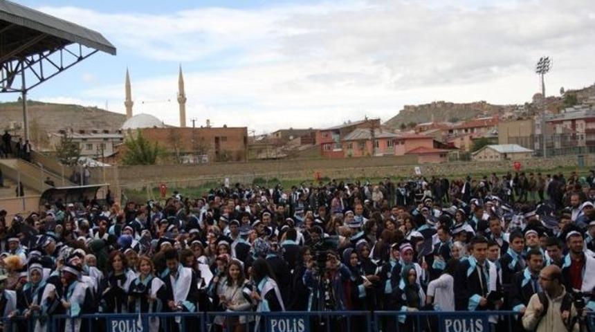 Bayburt &Uuml;niversitesi'nde Mezuniyet Coşkusu