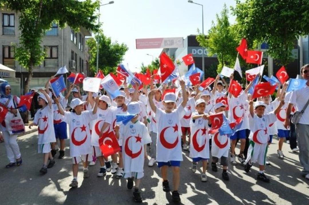 19 Mayıs Coşkusu Yine Sokaklara Taştı