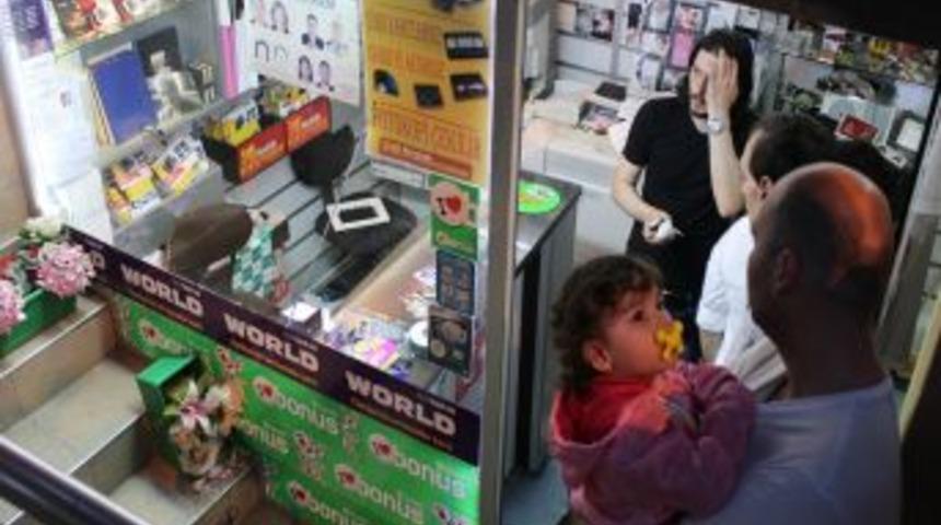 CHP'liler D&uuml;kkan Basıp &Ccedil;alışanları Yaraladı