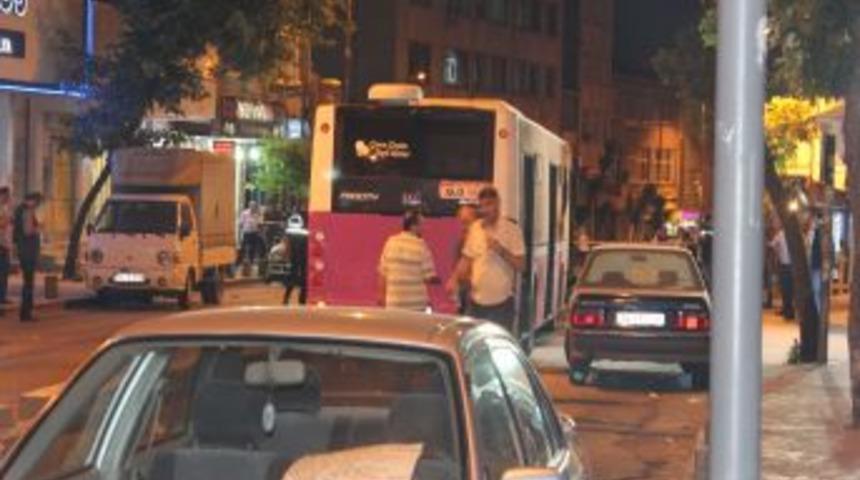Beyoğlu&rsquo;nda Otob&uuml;se Molotof Bombası Atıldı