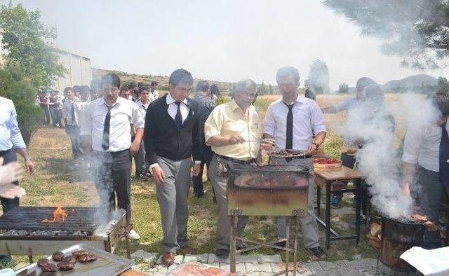 Kula Ticaret Lisesi'nde Mangal Partisi