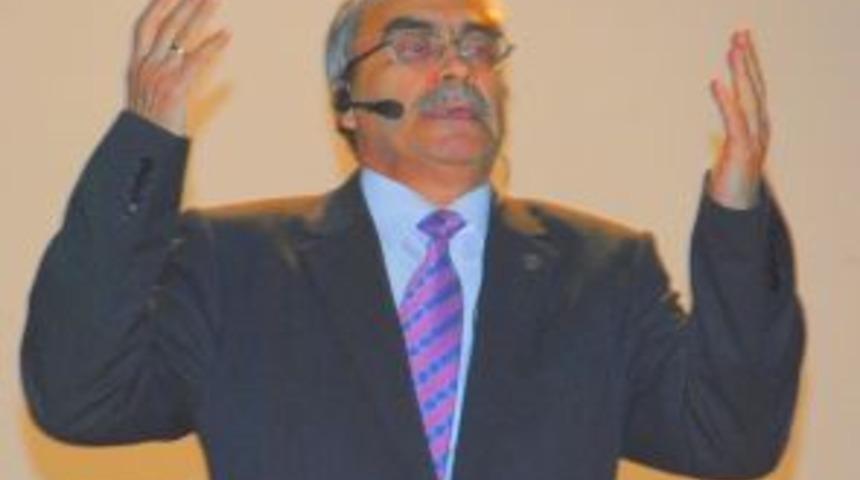 Necip Fazıl Kısak&uuml;rek'i Anma Gecesi