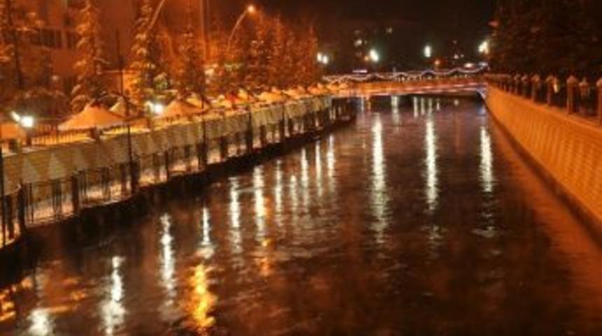 Elbistan Belediye Başkanı K&uuml;&ccedil;&uuml;k'e &Ouml;zel Kalem Dergisi&rsquo;nden &Ouml;d&uuml;l