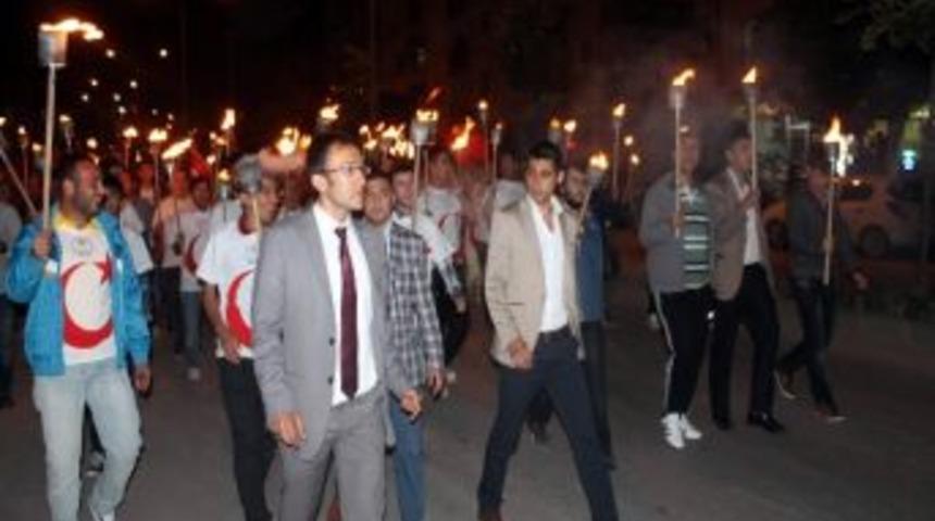 Gen&ccedil;lik Haftası Etkinlikleri Fener Alayı İle Son Buldu