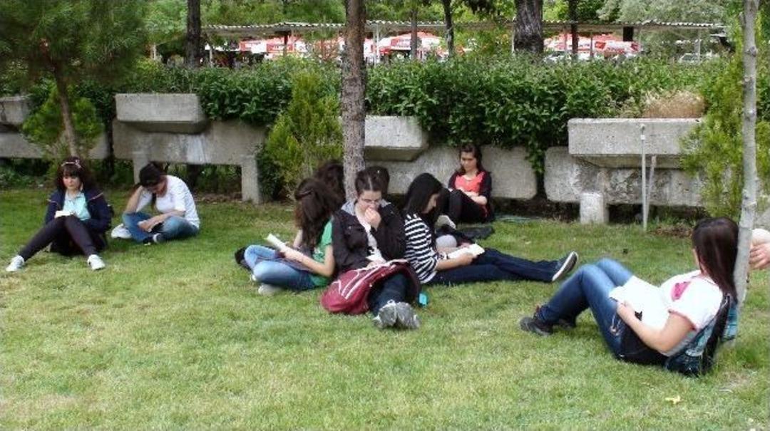 "gediz Okuyor" Kampanyasında Sokaklar Doldu Taştı