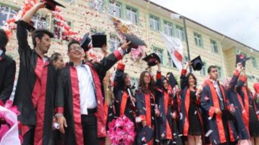 Akdağmadeni Myo&rsquo;da Mezuniyet Sevinci