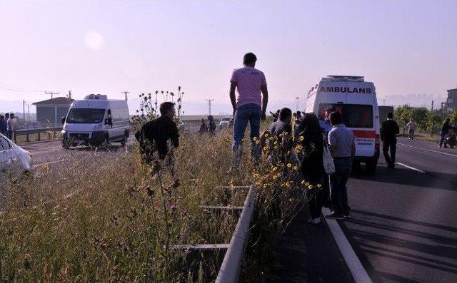 Gen&ccedil; Kıza Otomobil &Ccedil;arptı 1