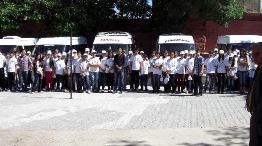 &Ouml;ğrenciler Hayvanat Bah&ccedil;esini Gezdi