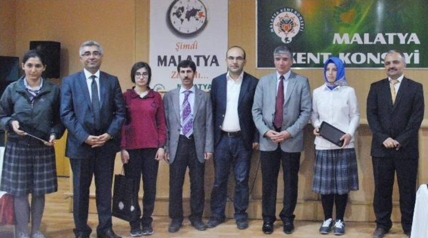 Yarışmada Derece Elde Eden &Ouml;ğrencilere Tablet Bilgisayar Hediyesi