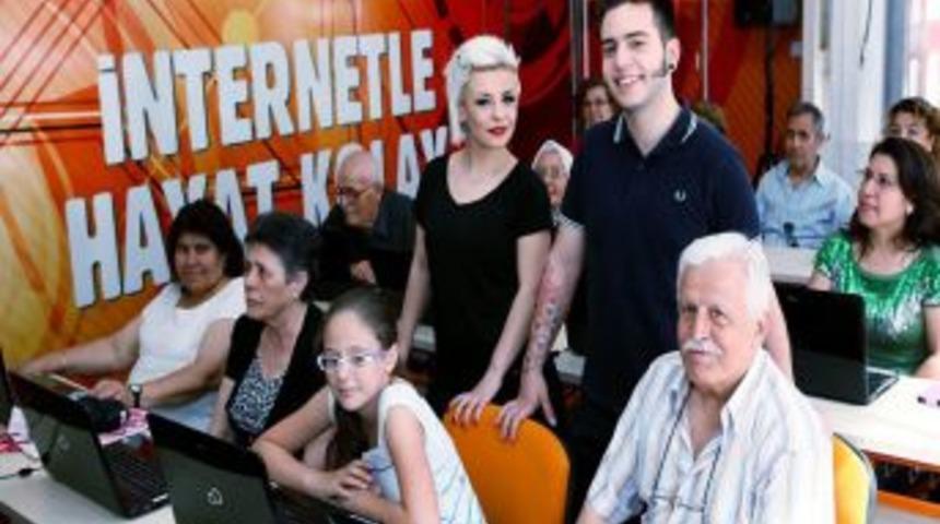 'Model' Grubu &Uuml;yeleri Internetle Değişen Hayatlarını Anlattı