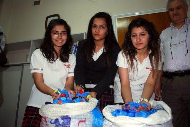&Ouml;ğrenciler 20 Bin Mavi Kapak Topladı 1