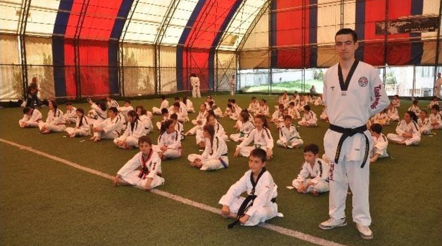 Somalı Taekwandocular Kuşak Terfi Sınavında Ter D&ouml;kt&uuml;