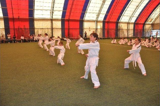 Somalı Taekwandocular Kuşak Terfi Sınavında Ter Döktü